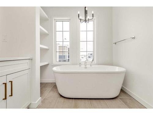 102 Blackwolf Pass North, Lethbridge, AB - Indoor Photo Showing Bathroom