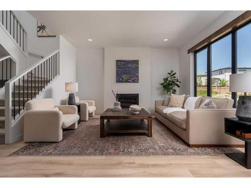 102 Blackwolf Pass North, Lethbridge, AB - Indoor Photo Showing Living Room