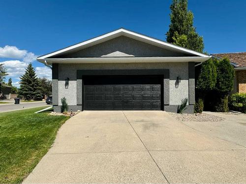 2 Chinook Heights South, Lethbridge, AB - Outdoor