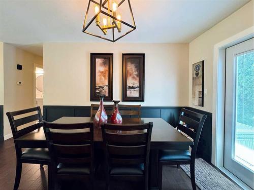 2 Chinook Heights South, Lethbridge, AB - Indoor Photo Showing Dining Room
