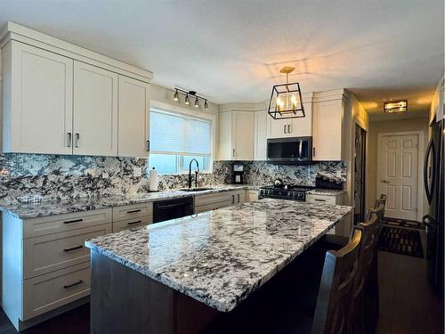 2 Chinook Heights South, Lethbridge, AB - Indoor Photo Showing Kitchen With Upgraded Kitchen