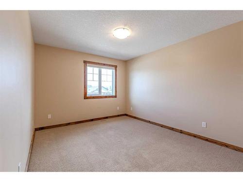 310 Mt Sunburst Way West, Lethbridge, AB - Indoor Photo Showing Other Room