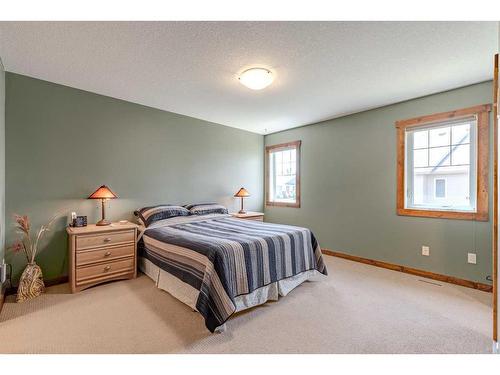 310 Mt Sunburst Way West, Lethbridge, AB - Indoor Photo Showing Bedroom