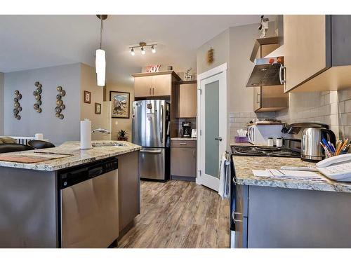 3-175 Fairmont Boulevard South, Lethbridge, AB - Indoor Photo Showing Kitchen With Stainless Steel Kitchen With Upgraded Kitchen