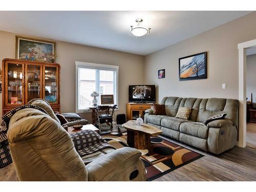 3-175 Fairmont Boulevard South, Lethbridge, AB - Indoor Photo Showing Living Room