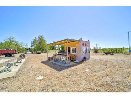 208 Railway Street Se, Milk River, AB - Outdoor