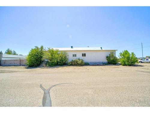 208 Railway Street Se, Milk River, AB - Outdoor