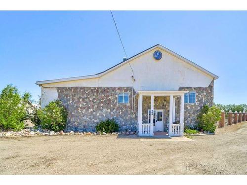 208 Railway Street Se, Milk River, AB - Outdoor