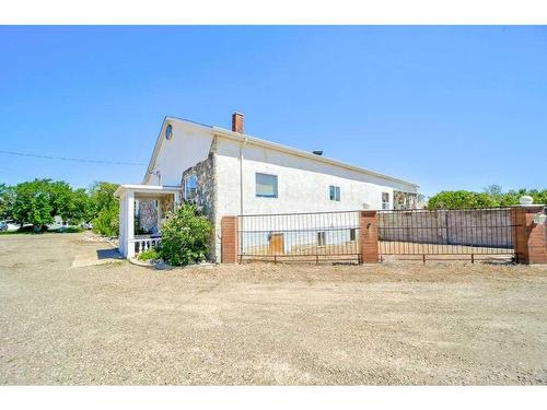 208 Railway Street Se, Milk River, AB - Outdoor