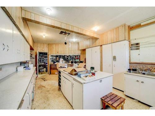 208 Railway Street Se, Milk River, AB - Indoor Photo Showing Kitchen With Double Sink