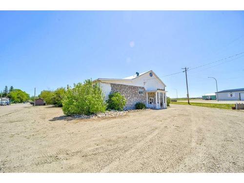 208 Railway Street Se, Milk River, AB - Outdoor