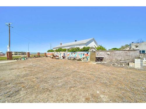 208 Railway Street Se, Milk River, AB - Outdoor