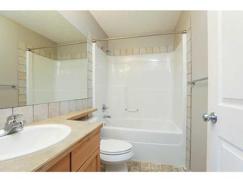 15 Heritage Green West, Lethbridge, AB - Indoor Photo Showing Bathroom