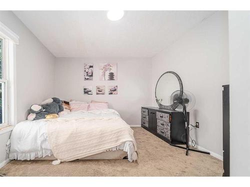 1317 8 Street North, Lethbridge, AB - Indoor Photo Showing Bedroom