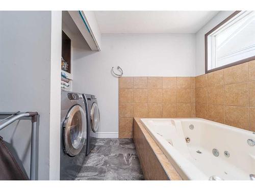 1317 8 Street North, Lethbridge, AB - Indoor Photo Showing Laundry Room