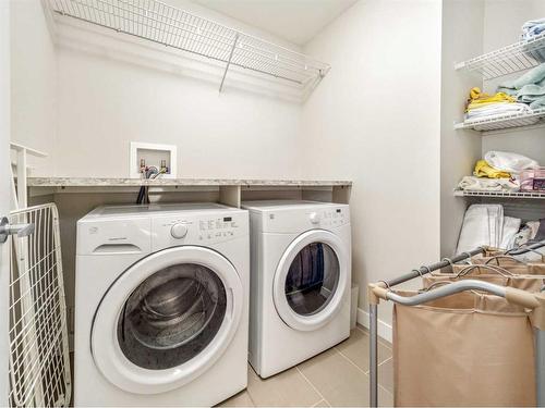 245 Crocus Terrace West, Lethbridge, AB - Indoor Photo Showing Laundry Room