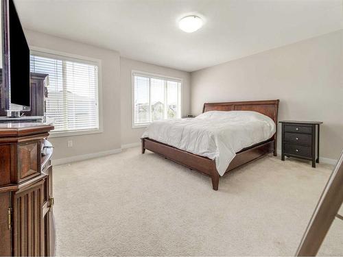 245 Crocus Terrace West, Lethbridge, AB - Indoor Photo Showing Bedroom