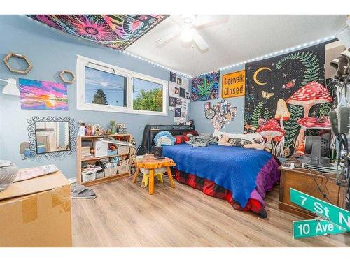 722 27 Street North, Lethbridge, AB - Indoor Photo Showing Bedroom