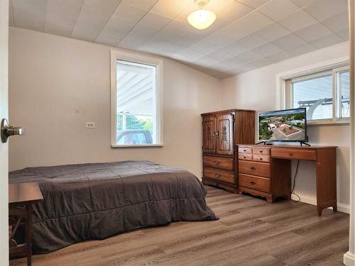 4413 3Rd Street West, Claresholm, AB - Indoor Photo Showing Bedroom