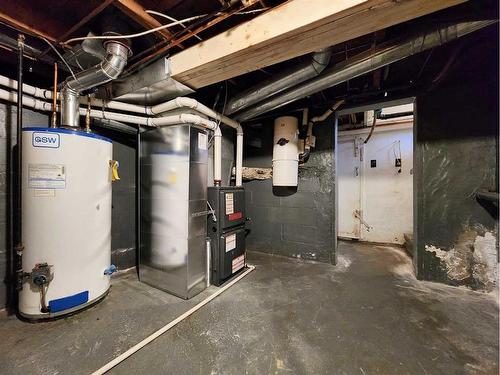 4413 3Rd Street West, Claresholm, AB - Indoor Photo Showing Basement