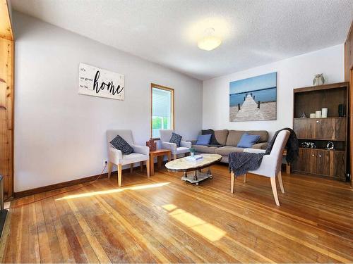 4413 3Rd Street West, Claresholm, AB - Indoor Photo Showing Living Room