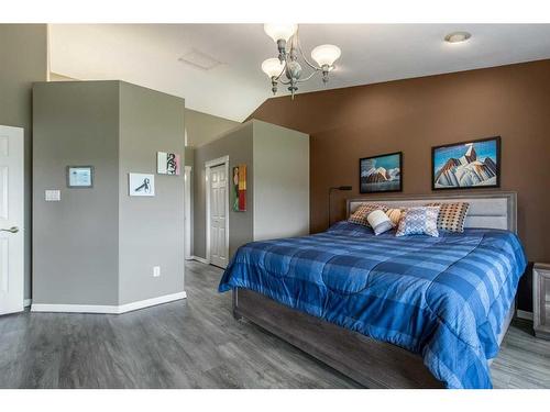 13-990 Scenic Drive South, Lethbridge, AB - Indoor Photo Showing Bedroom