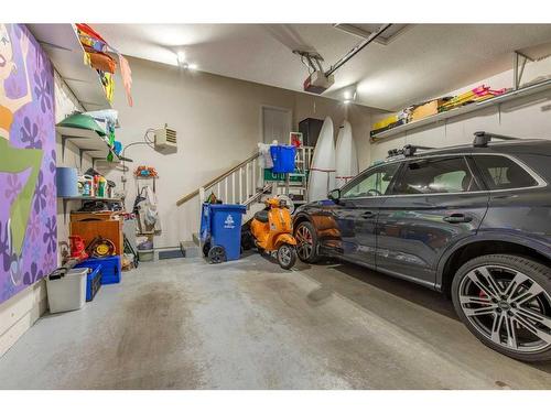 13-990 Scenic Drive South, Lethbridge, AB - Indoor Photo Showing Garage