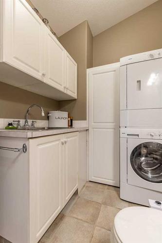 13-990 Scenic Drive South, Lethbridge, AB - Indoor Photo Showing Laundry Room