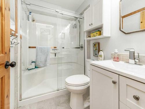 16 Mountain Vista Estates Drive, Hill Spring, AB - Indoor Photo Showing Bathroom