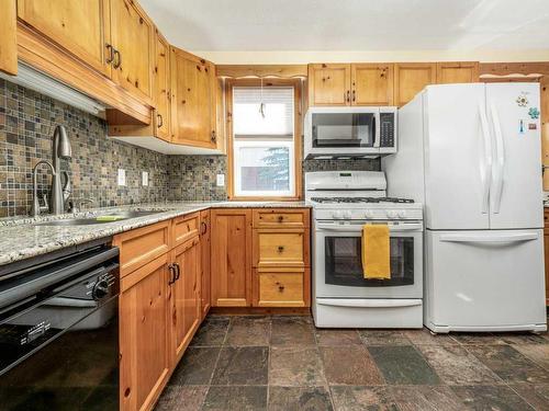 16 Mountain Vista Estates Drive, Hill Spring, AB - Indoor Photo Showing Kitchen