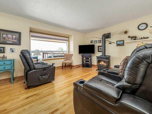 16 Mountain Vista Estates Drive, Hill Spring, AB - Indoor Photo Showing Living Room With Fireplace