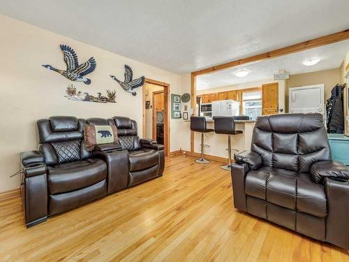 16 Mountain Vista Estates Drive, Hill Spring, AB - Indoor Photo Showing Living Room