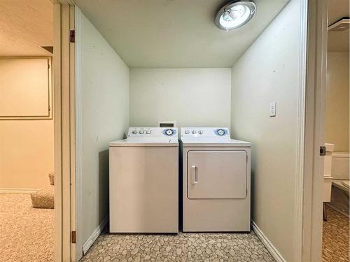21 Lafayette Crescent West, Lethbridge, AB - Indoor Photo Showing Laundry Room