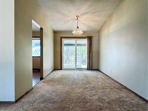 21 Lafayette Crescent West, Lethbridge, AB - Indoor Photo Showing Other Room