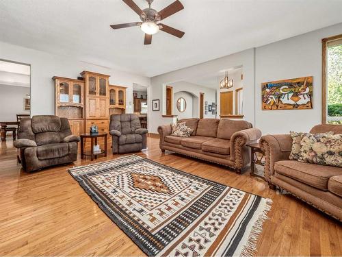 214 21 Street, Fort Macleod, AB - Indoor Photo Showing Living Room