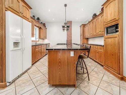 214 21 Street, Fort Macleod, AB - Indoor Photo Showing Kitchen