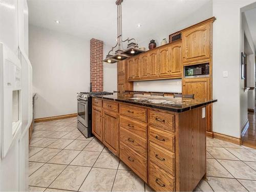 214 21 Street, Fort Macleod, AB - Indoor Photo Showing Kitchen