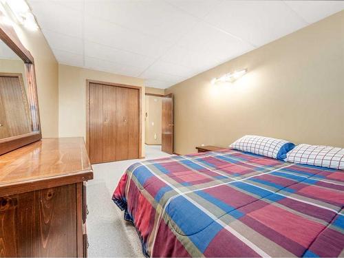 214 21 Street, Fort Macleod, AB - Indoor Photo Showing Bedroom