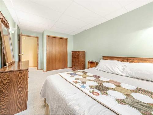 214 21 Street, Fort Macleod, AB - Indoor Photo Showing Bedroom