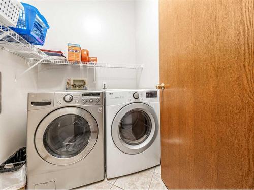 214 21 Street, Fort Macleod, AB - Indoor Photo Showing Laundry Room