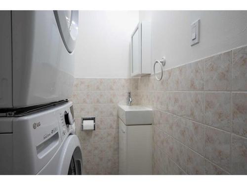 1215 23 Street North, Lethbridge, AB - Indoor Photo Showing Laundry Room