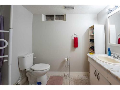 1215 23 Street North, Lethbridge, AB - Indoor Photo Showing Bathroom
