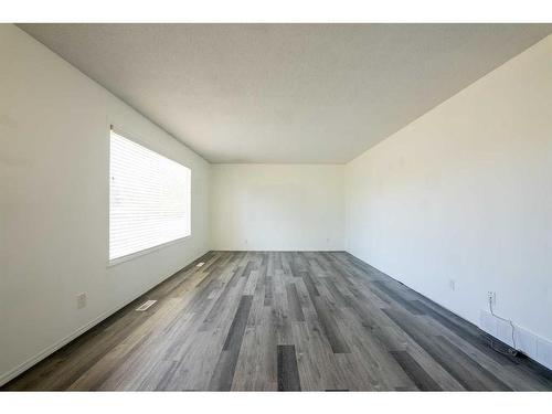1215 23 Street North, Lethbridge, AB - Indoor Photo Showing Other Room