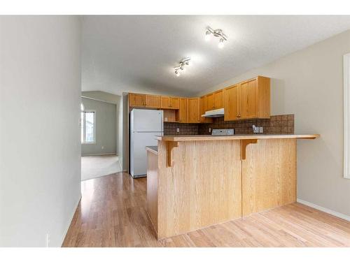 654 Blackfoot Terrace West, Lethbridge, AB - Indoor Photo Showing Kitchen