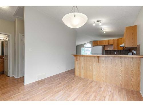 654 Blackfoot Terrace West, Lethbridge, AB - Indoor Photo Showing Kitchen