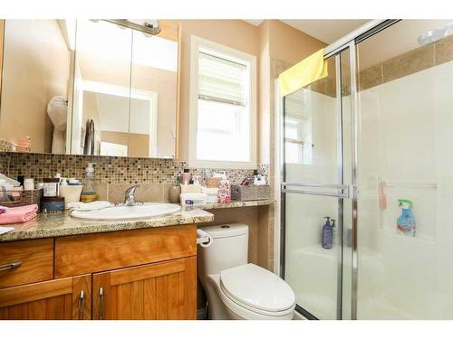128 Heritage Point West, Lethbridge, AB - Indoor Photo Showing Bathroom