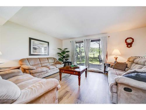 626 1 Avenue, Beaver Mines, AB - Indoor Photo Showing Living Room