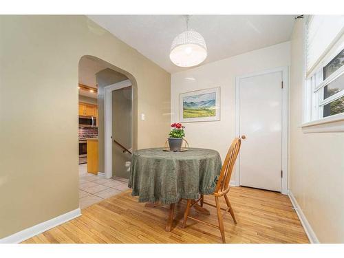 406 27 Street South, Lethbridge, AB - Indoor Photo Showing Dining Room