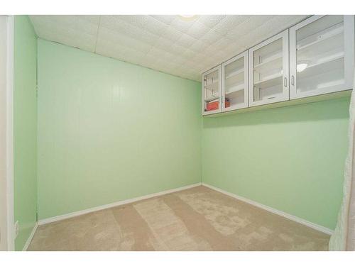 406 27 Street South, Lethbridge, AB - Indoor Photo Showing Other Room