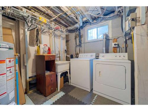 406 27 Street South, Lethbridge, AB - Indoor Photo Showing Laundry Room